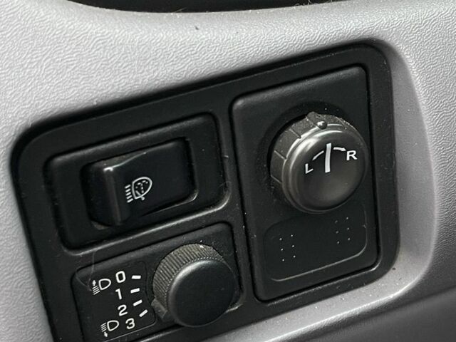 Сірий Ніссан Альмера, об'ємом двигуна 1.5 л та пробігом 302 тис. км за 2900 $, фото 9 на Automoto.ua