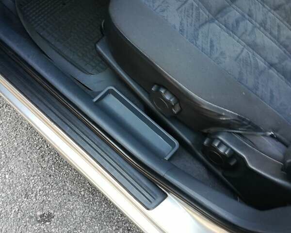 Серый Ниссан Альмера, объемом двигателя 1.5 л и пробегом 180 тыс. км за 4000 $, фото 10 на Automoto.ua