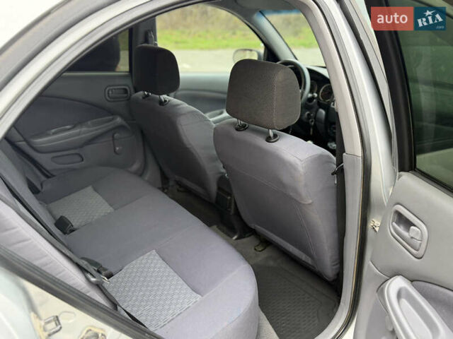 Серый Ниссан Альмера, объемом двигателя 1.5 л и пробегом 204 тыс. км за 3350 $, фото 7 на Automoto.ua