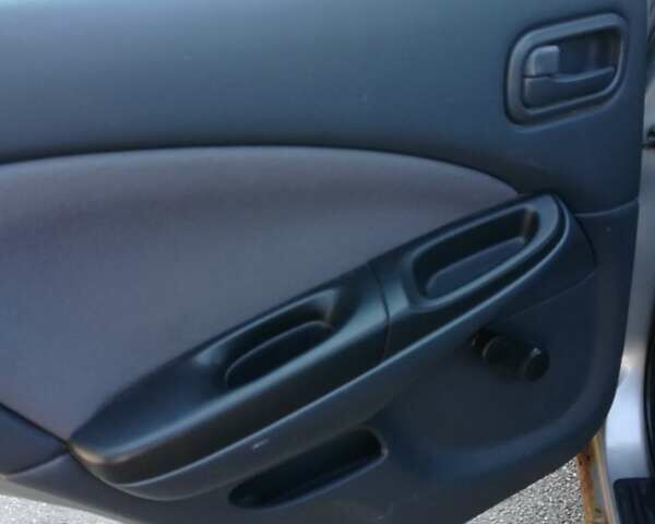 Серый Ниссан Альмера, объемом двигателя 1.5 л и пробегом 180 тыс. км за 4000 $, фото 6 на Automoto.ua