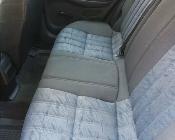 Серый Ниссан Альмера, объемом двигателя 1.5 л и пробегом 180 тыс. км за 4000 $, фото 11 на Automoto.ua