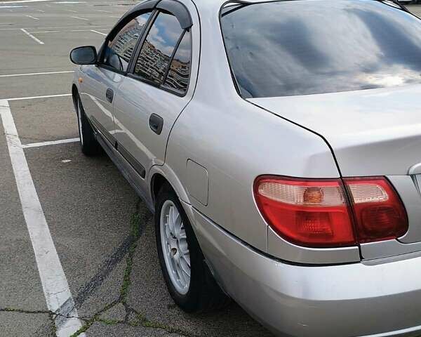 Серый Ниссан Альмера, объемом двигателя 1.6 л и пробегом 302 тыс. км за 2400 $, фото 15 на Automoto.ua