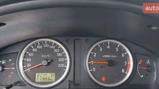 Серый Ниссан Альмера, объемом двигателя 1.8 л и пробегом 312 тыс. км за 3100 $, фото 15 на Automoto.ua