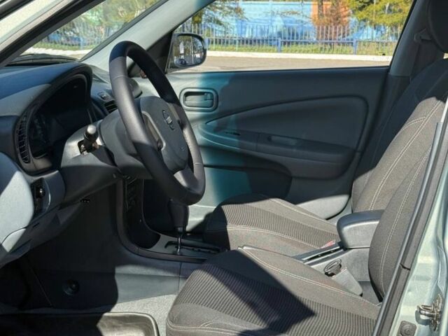 Серый Ниссан Альмера, объемом двигателя 1.6 л и пробегом 180 тыс. км за 5800 $, фото 6 на Automoto.ua