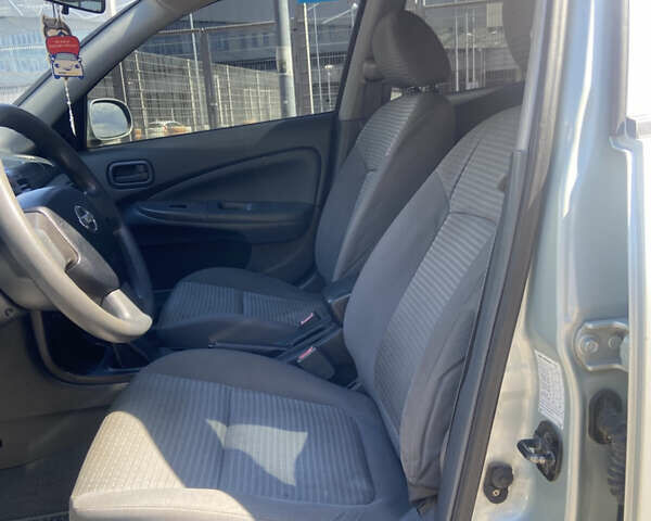 Сірий Ніссан Альмера, об'ємом двигуна 1.6 л та пробігом 240 тис. км за 3800 $, фото 10 на Automoto.ua