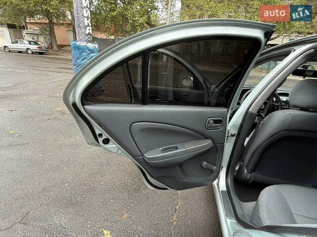 Серый Ниссан Альмера, объемом двигателя 1.6 л и пробегом 245 тыс. км за 3950 $, фото 17 на Automoto.ua