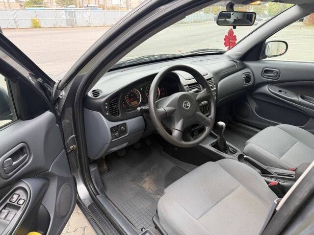 Серый Ниссан Альмера, объемом двигателя 1.8 л и пробегом 105 тыс. км за 3800 $, фото 5 на Automoto.ua