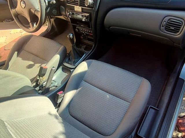 Серый Ниссан Альмера, объемом двигателя 1.6 л и пробегом 230 тыс. км за 4500 $, фото 4 на Automoto.ua