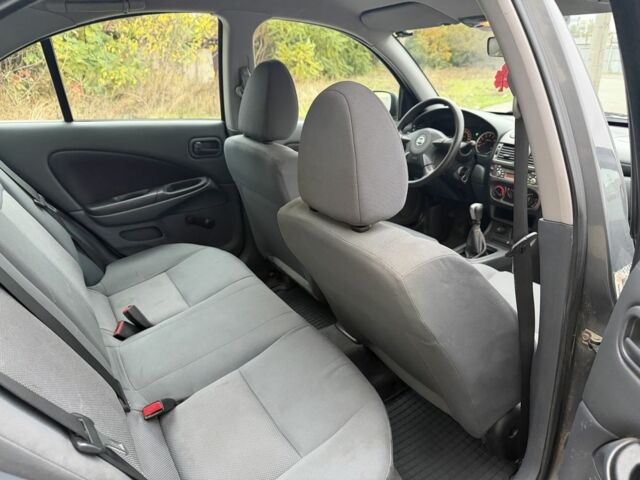 Серый Ниссан Альмера, объемом двигателя 1.8 л и пробегом 105 тыс. км за 3800 $, фото 6 на Automoto.ua