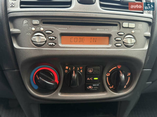 Серый Ниссан Альмера, объемом двигателя 1.8 л и пробегом 105 тыс. км за 3800 $, фото 8 на Automoto.ua