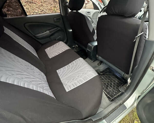 Сірий Ніссан Альмера, об'ємом двигуна 1.6 л та пробігом 300 тис. км за 4200 $, фото 6 на Automoto.ua