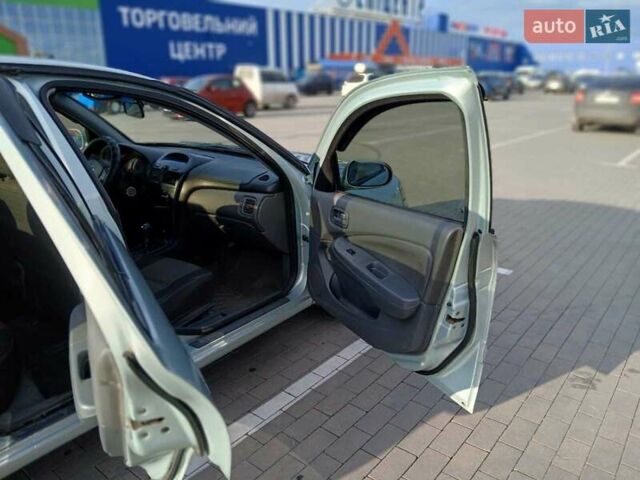 Серый Ниссан Альмера, объемом двигателя 1.6 л и пробегом 255 тыс. км за 4950 $, фото 22 на Automoto.ua