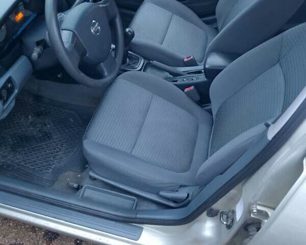 Серый Ниссан Альмера, объемом двигателя 1.6 л и пробегом 230 тыс. км за 4300 $, фото 9 на Automoto.ua