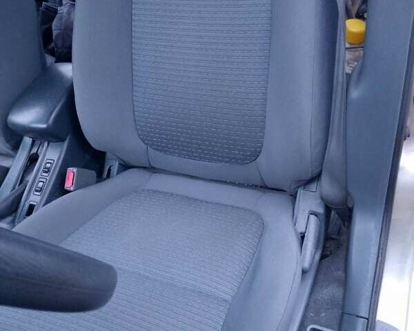 Серый Ниссан Альмера, объемом двигателя 1.6 л и пробегом 230 тыс. км за 4300 $, фото 7 на Automoto.ua