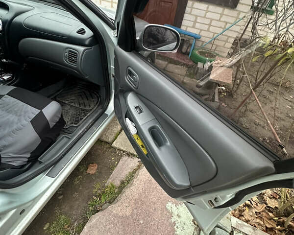 Сірий Ніссан Альмера, об'ємом двигуна 1.6 л та пробігом 300 тис. км за 4200 $, фото 5 на Automoto.ua