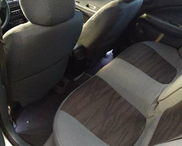 Серый Ниссан Альмера, объемом двигателя 1.6 л и пробегом 233 тыс. км за 3800 $, фото 5 на Automoto.ua