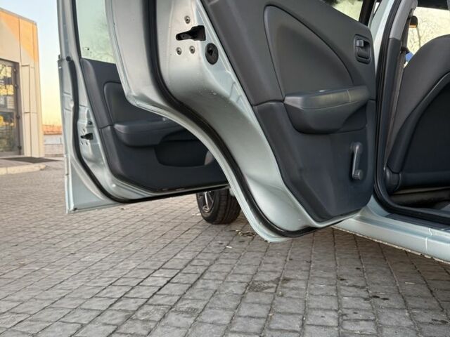 Сірий Ніссан Альмера, об'ємом двигуна 1.6 л та пробігом 162 тис. км за 4350 $, фото 5 на Automoto.ua