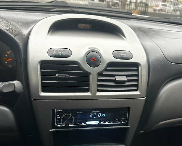 Сірий Ніссан Альмера, об'ємом двигуна 1.6 л та пробігом 220 тис. км за 4800 $, фото 11 на Automoto.ua