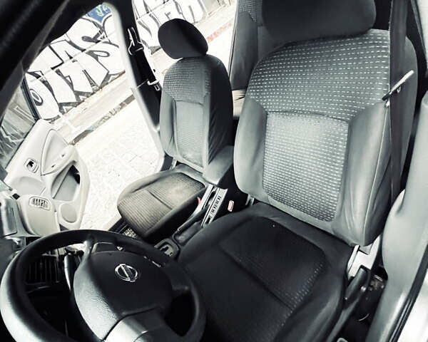 Серый Ниссан Альмера, объемом двигателя 1.6 л и пробегом 250 тыс. км за 4300 $, фото 6 на Automoto.ua