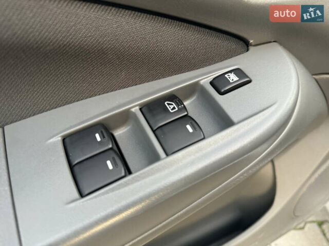 Сірий Ніссан Альмера, об'ємом двигуна 1.6 л та пробігом 39 тис. км за 7700 $, фото 43 на Automoto.ua