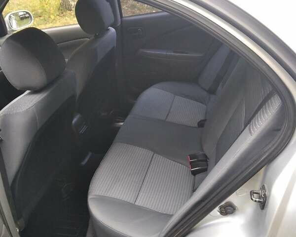 Сірий Ніссан Альмера, об'ємом двигуна 1.6 л та пробігом 174 тис. км за 5600 $, фото 3 на Automoto.ua