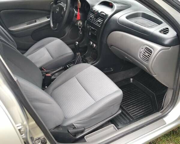 Сірий Ніссан Альмера, об'ємом двигуна 1.6 л та пробігом 174 тис. км за 5600 $, фото 2 на Automoto.ua