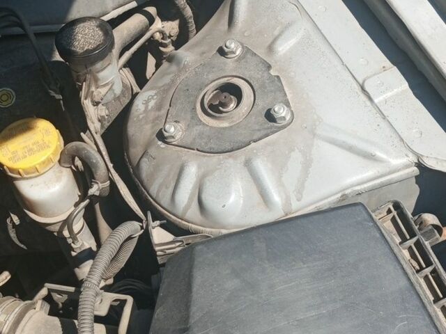 Серый Ниссан Альмера, объемом двигателя 1.6 л и пробегом 263 тыс. км за 4600 $, фото 12 на Automoto.ua