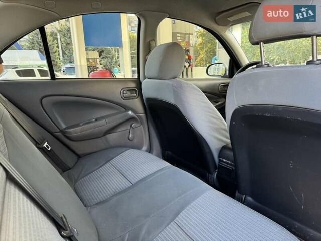 Серый Ниссан Альмера, объемом двигателя 1.6 л и пробегом 187 тыс. км за 4999 $, фото 8 на Automoto.ua