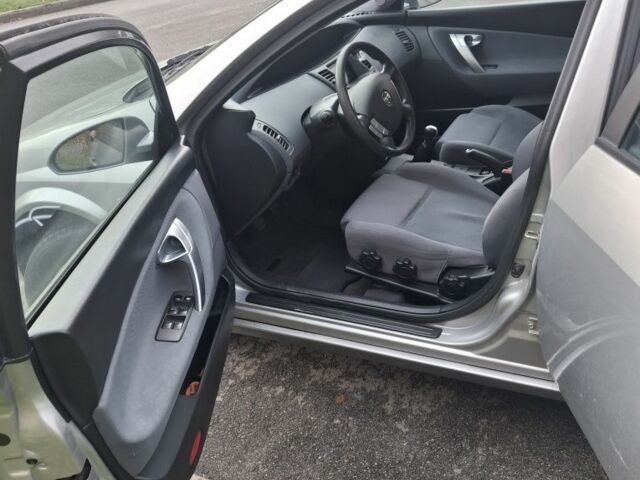 Серый Ниссан Альмера, объемом двигателя 1.8 л и пробегом 154 тыс. км за 4600 $, фото 7 на Automoto.ua