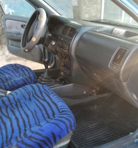 Синій Ніссан Альмера, об'ємом двигуна 1.4 л та пробігом 300 тис. км за 1500 $, фото 5 на Automoto.ua