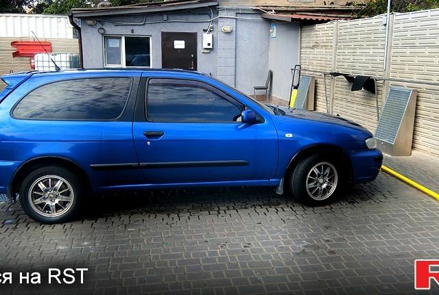 Синий Ниссан Альмера, объемом двигателя 1.4 л и пробегом 350 тыс. км за 2800 $, фото 3 на Automoto.ua