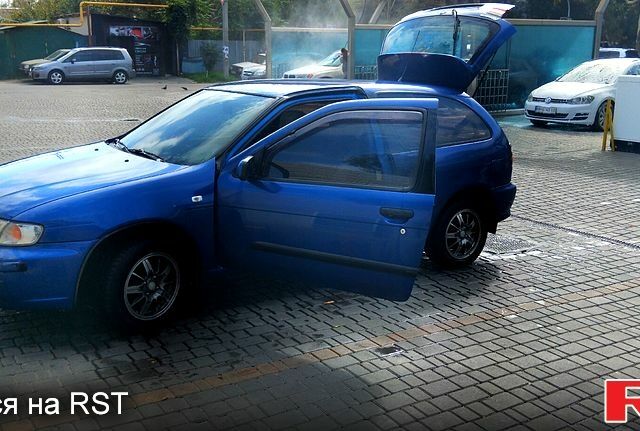 Синий Ниссан Альмера, объемом двигателя 1.4 л и пробегом 350 тыс. км за 2800 $, фото 1 на Automoto.ua