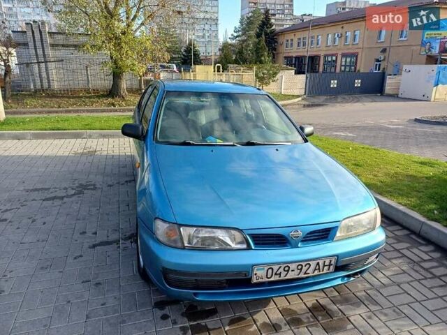 Синий Ниссан Альмера, объемом двигателя 1.6 л и пробегом 289 тыс. км за 2000 $, фото 1 на Automoto.ua
