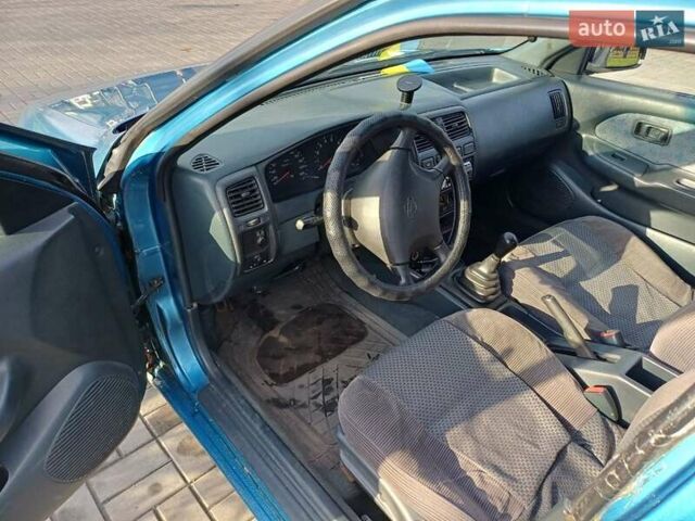 Синий Ниссан Альмера, объемом двигателя 1.6 л и пробегом 289 тыс. км за 2000 $, фото 6 на Automoto.ua