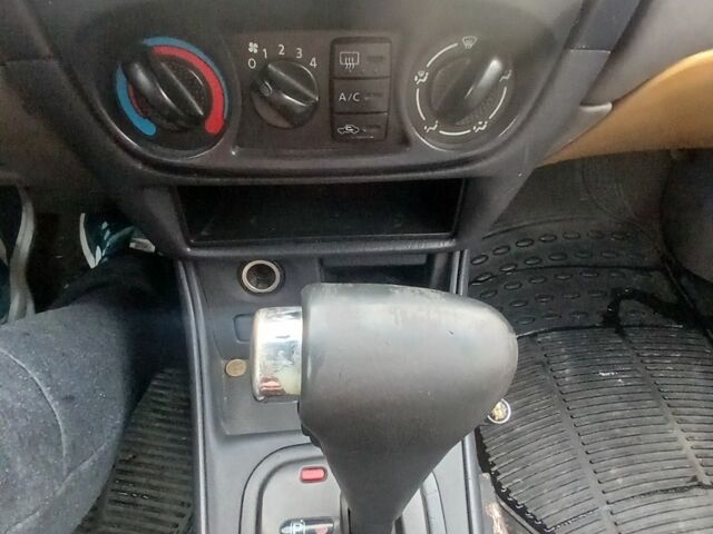 Синий Ниссан Альмера, объемом двигателя 1.6 л и пробегом 241 тыс. км за 3000 $, фото 10 на Automoto.ua