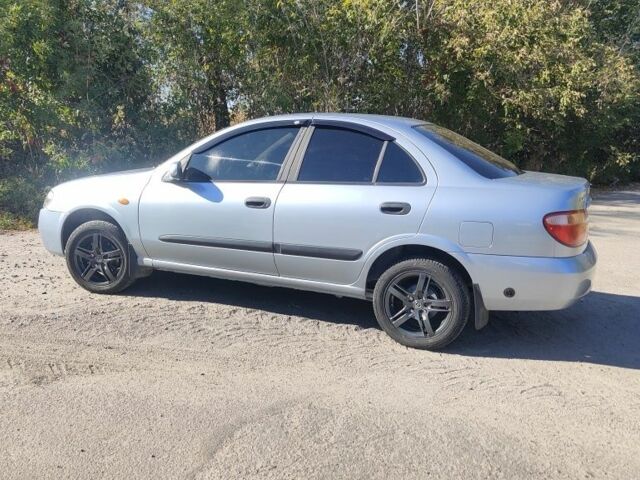 Синий Ниссан Альмера, объемом двигателя 1.5 л и пробегом 999 тыс. км за 3900 $, фото 3 на Automoto.ua