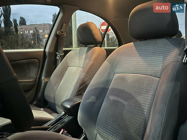 Синий Ниссан Альмера, объемом двигателя 1.6 л и пробегом 233 тыс. км за 4850 $, фото 10 на Automoto.ua