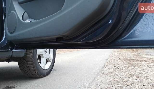 Синий Ниссан Альмера, объемом двигателя 1.6 л и пробегом 213 тыс. км за 4200 $, фото 8 на Automoto.ua