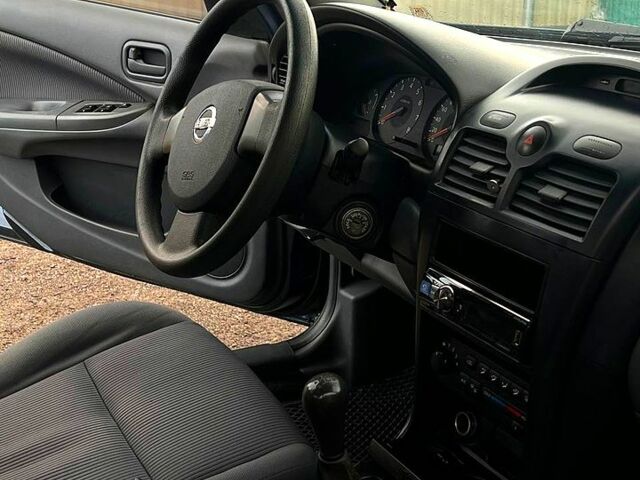 Синій Ніссан Альмера, об'ємом двигуна 1.6 л та пробігом 265 тис. км за 4150 $, фото 5 на Automoto.ua