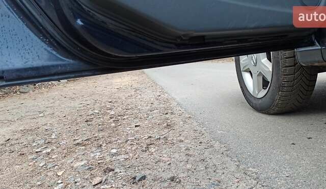 Синий Ниссан Альмера, объемом двигателя 1.6 л и пробегом 213 тыс. км за 4200 $, фото 4 на Automoto.ua