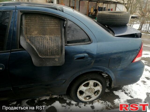 Синій Ніссан Альмера, об'ємом двигуна 1.6 л та пробігом 240 тис. км за 1600 $, фото 3 на Automoto.ua