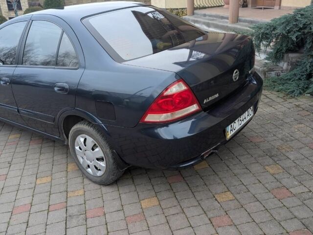 Синій Ніссан Альмера, об'ємом двигуна 1.6 л та пробігом 250 тис. км за 5100 $, фото 3 на Automoto.ua