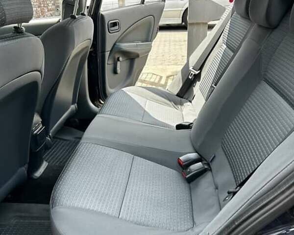 Синий Ниссан Альмера, объемом двигателя 1.6 л и пробегом 315 тыс. км за 3300 $, фото 5 на Automoto.ua