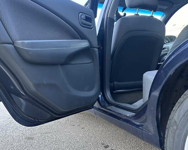 Синий Ниссан Альмера, объемом двигателя 1.6 л и пробегом 275 тыс. км за 4550 $, фото 8 на Automoto.ua