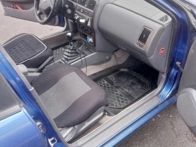 Синий Ниссан Альмера, объемом двигателя 1.4 л и пробегом 323 тыс. км за 1800 $, фото 6 на Automoto.ua