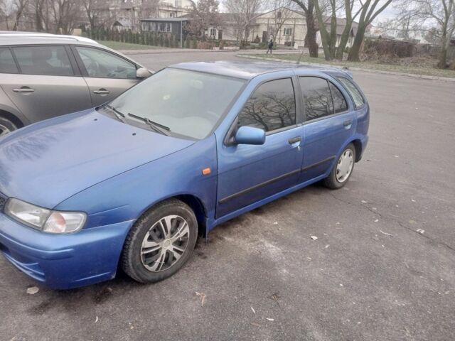 Синий Ниссан Альмера, объемом двигателя 1.4 л и пробегом 323 тыс. км за 1800 $, фото 2 на Automoto.ua