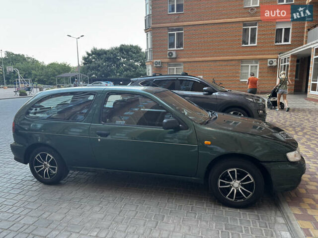Зеленый Ниссан Альмера, объемом двигателя 1.39 л и пробегом 227 тыс. км за 1900 $, фото 2 на Automoto.ua