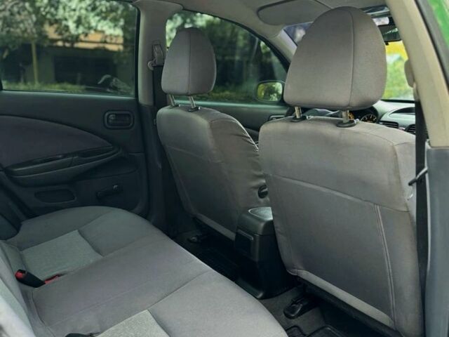 Зеленый Ниссан Альмера, объемом двигателя 1.5 л и пробегом 275 тыс. км за 3350 $, фото 9 на Automoto.ua