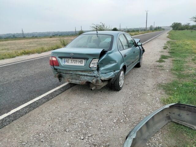 Зелений Ніссан Альмера, об'ємом двигуна 1.5 л та пробігом 340 тис. км за 1200 $, фото 1 на Automoto.ua