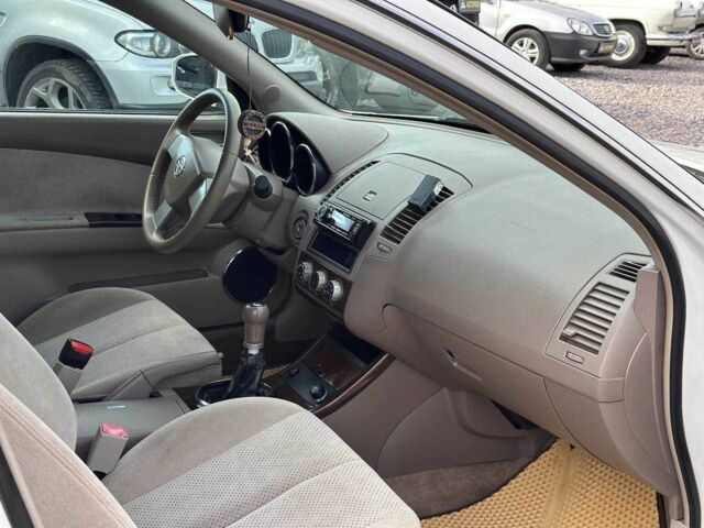 Білий Ніссан Альтіма, об'ємом двигуна 2.5 л та пробігом 200 тис. км за 3399 $, фото 7 на Automoto.ua